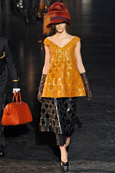 Look 9